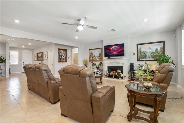 40804 Varese Street, Indio CA: https://media.crmls.org/mediaz/63f879de-12c0-4c92-8756-b3e1667bfe13.jpg