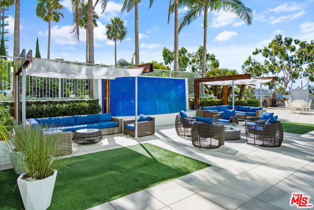 13700 Marina Pointe Drive, Marina del Rey CA: https://media.crmls.org/mediaz/63f95a76-01c4-411a-9157-29a982c58524.jpg