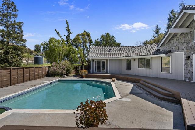 5955 Diablo Hills Road, Tres Pinos CA: https://media.crmls.org/mediaz/63f97d8c-fe8f-4795-a01f-51d5dcca3a38.jpg