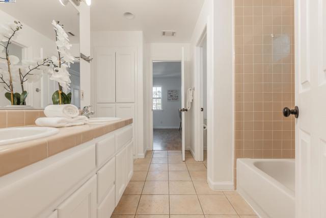 4008 Mount Vernon Pl, Dublin CA: https://media.crmls.org/mediaz/63f97ee8-7c16-4d62-8e07-ce26b2c6f5c7.jpg