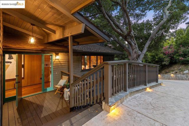 99 Lexford Rd, Piedmont CA: https://media.crmls.org/mediaz/63f9a365-7664-445f-8cc0-8995f84e1978.jpg