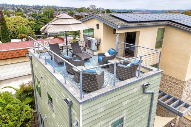 295 Chinquapin Ave, Carlsbad CA: https://media.crmls.org/mediaz/63fa02f2-ffa3-423b-84ce-5cb5cf23413f.jpg