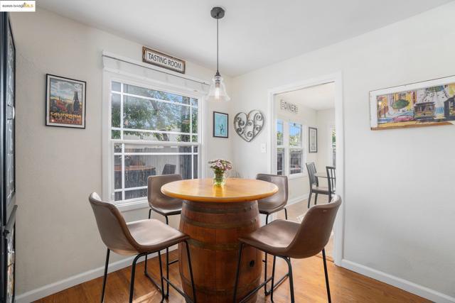 210 Delta Ave, Brentwood CA: https://media.crmls.org/mediaz/63fabff7-8bf2-470d-bbc4-c9eb591348b8.jpg