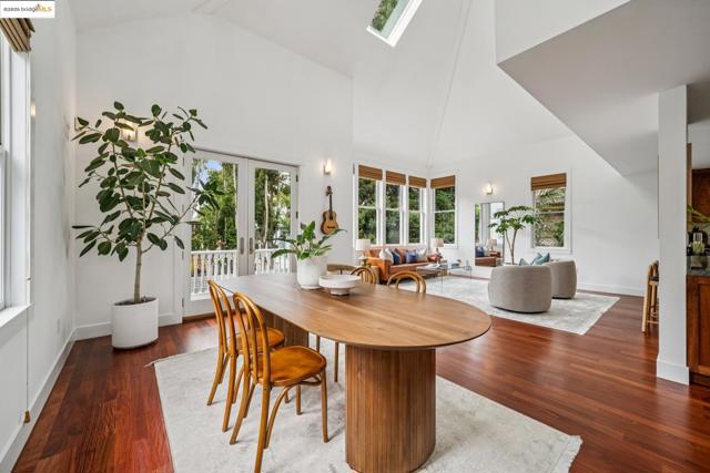 2104 6Th St, Berkeley CA: https://media.crmls.org/mediaz/63fb88be-3ce1-4590-87f9-2e51625c8901.jpg