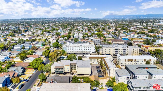 1215 W 39th Place, Los Angeles CA: https://media.crmls.org/mediaz/63fb8d0b-04a6-446c-804e-4d9e335900fe.jpg