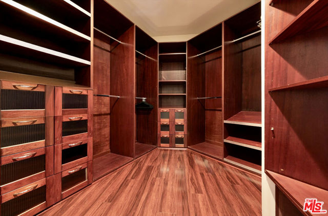 8835 Evanview Drive, Los Angeles CA: https://media.crmls.org/mediaz/63fc090c-500b-4829-9918-666db083cfb8.jpg