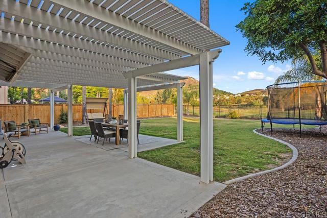 3071 Sprucewood Ln, Escondido CA: https://media.crmls.org/mediaz/63fc3539-8596-449b-8575-6c1c65cbed9c.jpg