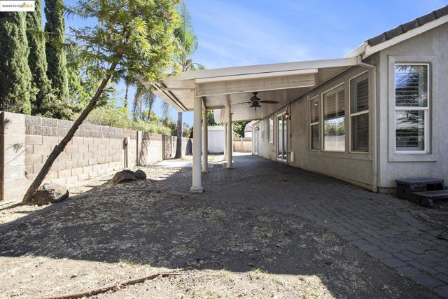 1018 Alouette Pl, Vacaville CA: https://media.crmls.org/mediaz/63fc7d03-a4c0-4ffe-9c84-d61c7246ccc9.jpg