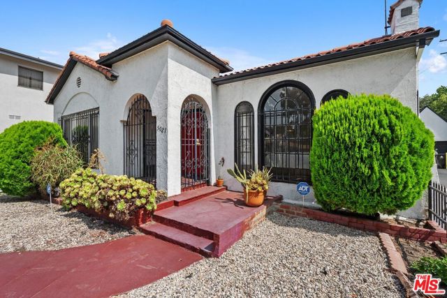 5021 Elmwood Avenue, Los Angeles CA: https://media.crmls.org/mediaz/63fd5493-759d-424e-89dd-2f532cae0dbd.jpg