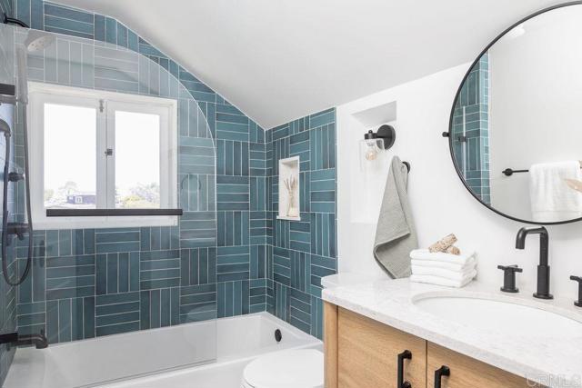 4171 Ibis St, Mission Hills (San Diego) CA: https://media.crmls.org/mediaz/63fdfb9d-83dc-4889-97ef-1d19f63fdc2d.jpg