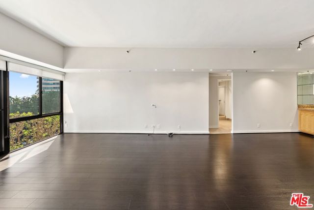 10445 Wilshire Boulevard, 406 photo 14