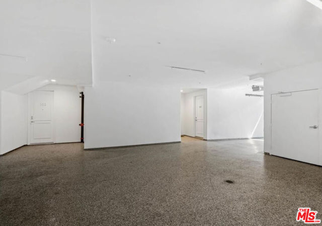 1283 Havenhurst Drive, West Hollywood CA: https://media.crmls.org/mediaz/63fe6f18-c1d5-4e73-a87a-82e609d74761.jpg