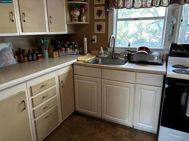 125 Bruning Ave, Rio Vista CA: https://media.crmls.org/mediaz/63fe8e06-dc60-4809-8aa7-07def6c9567a.jpg