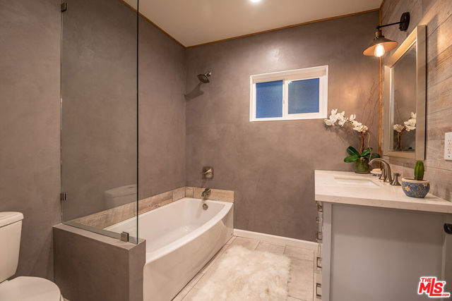 4370 Beck Avenue, Studio City CA: https://media.crmls.org/mediaz/63ff5610-5df5-4340-ba0f-1a08d2c1360b.jpg
