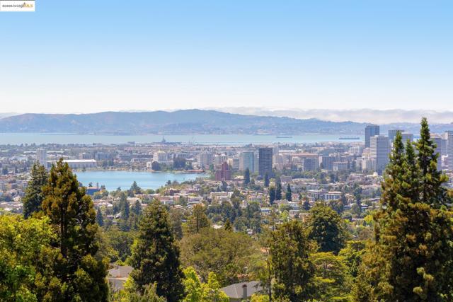 310 Pacific Ave, Piedmont CA: https://media.crmls.org/mediaz/63fff926-2095-4d15-b555-388e1e477424.jpg