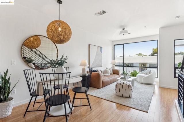 1321 Wood St, Oakland CA: https://media.crmls.org/mediaz/640007ec-6da2-494d-858e-974c5053d503.jpg