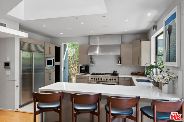 8735 Dorrington Avenue, West Hollywood CA: https://media.crmls.org/mediaz/64002706-6c65-4886-90cf-da1b57ebb618.jpg