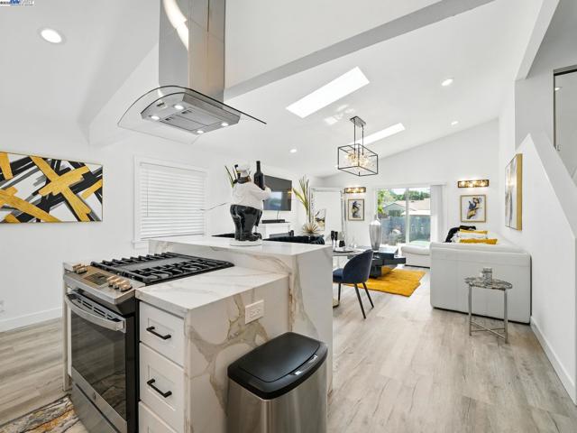 2579 Jacobs St, Hayward CA: https://media.crmls.org/mediaz/6400475e-ad31-43f3-bc2a-3090cfd88455.jpg
