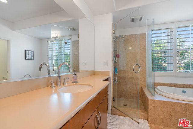 Image 18 of 43 For 7100 Playa Vista Drive 404