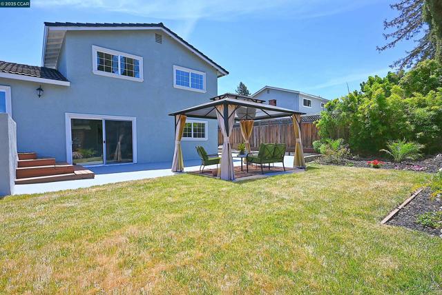 2782 Canyon Creek Dr, San Ramon CA: https://media.crmls.org/mediaz/6400af8f-1e35-4d76-adeb-014a18a7db0d.jpg
