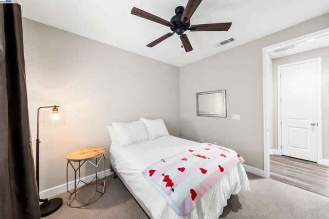 Image 15 of 26 For 5244 Comfrey St