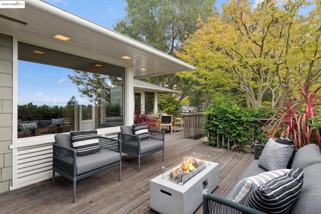 64 Crest Rd, Piedmont CA: https://media.crmls.org/mediaz/64012f63-ec1c-410b-bf9c-e3273e36d4e0.jpg