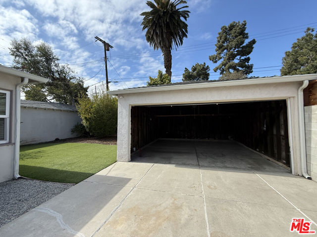 11293 Brookhaven Avenue, Los Angeles CA: https://media.crmls.org/mediaz/6401cd7e-f265-4975-b177-2e8480f33c2b.jpg