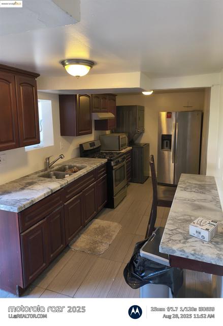 2820 LINDEN ST, Oakland CA: https://media.crmls.org/mediaz/64022400-6c07-4652-99d7-1d6fcaf6942c.jpg