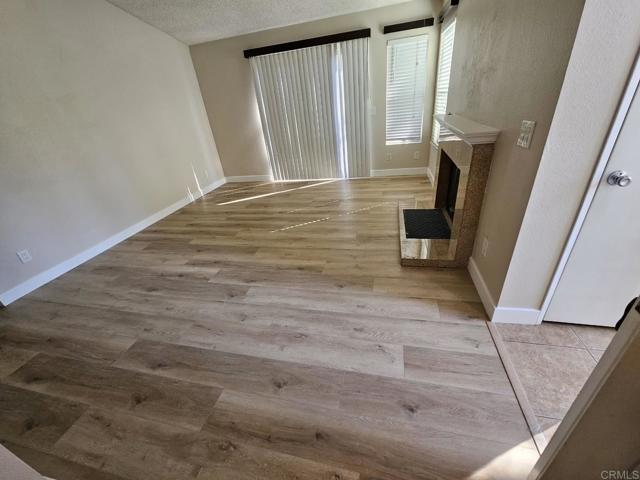 Detail Gallery Image 5 of 15 For 2085 Lakeridge Cir #202,  Chula Vista,  CA 91913 - 2 Beds | 2 Baths