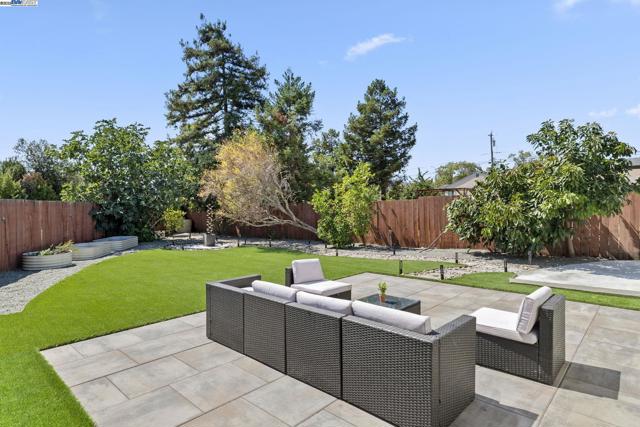 36523 Cherry St, Newark CA: https://media.crmls.org/mediaz/640269a6-a488-4bb2-b415-9d5ffb85e7df.jpg