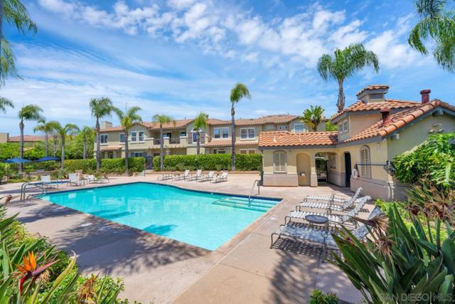 6342 Citracado Cir, Carlsbad CA: https://media.crmls.org/mediaz/64030947-5cd2-4b7d-b2cb-ce30f41e6a15.jpg