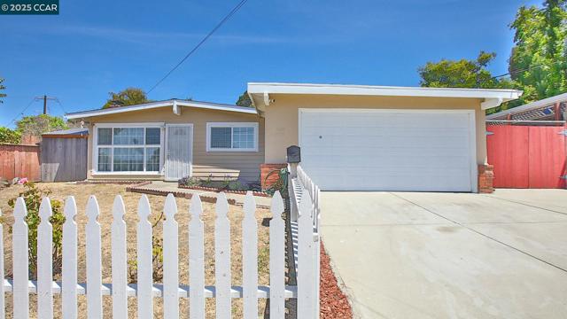 1209 Miner Ave, San Pablo CA: https://media.crmls.org/mediaz/6403a10c-5ba5-4bcc-be0b-3374bb085c93.jpg