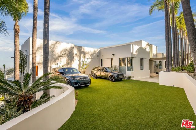 9405 Sierra Mar Place, Los Angeles CA: https://media.crmls.org/mediaz/64048a22-4c05-411c-bcc6-0149424e96ef.jpg