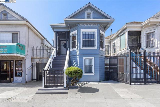 1539 International Blvd, Oakland CA: https://media.crmls.org/mediaz/6404eb81-f176-4e27-a956-27938a7531f2.jpg