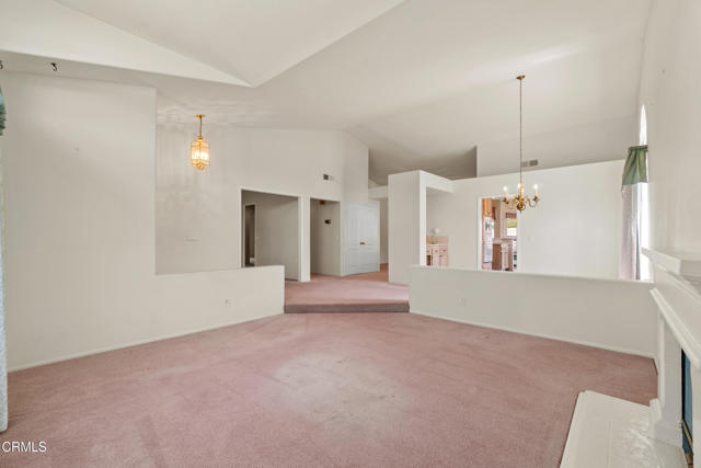 712 Rosebud Drive, Oxnard CA: https://media.crmls.org/mediaz/640567ae-23ce-47dd-b8ff-ccecd300f56d.jpg
