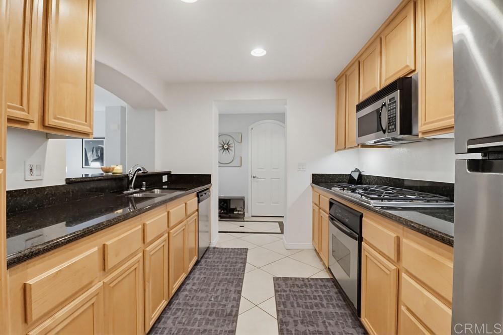 301 W G St - photo 15