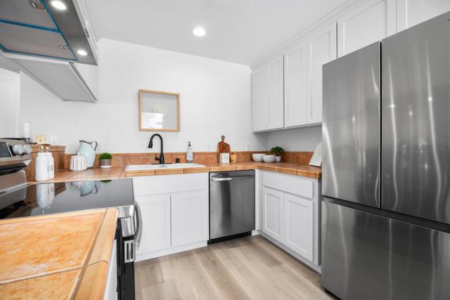 3900 Alameda Avenue, Capitola CA: https://media.crmls.org/mediaz/6405d347-f889-4adb-809a-40e3a0b7261b.jpg