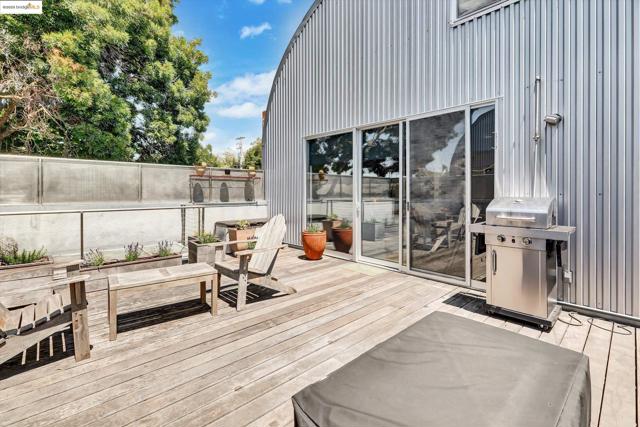 2709 10th St, Berkeley CA: https://media.crmls.org/mediaz/6405e5c9-c69c-40d2-8aa3-a41da03ea0f3.jpg