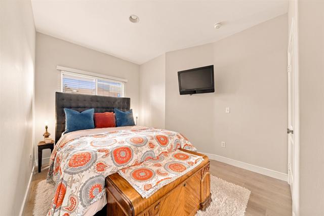 14819 Magnolia Boulevard, 7 photo 14