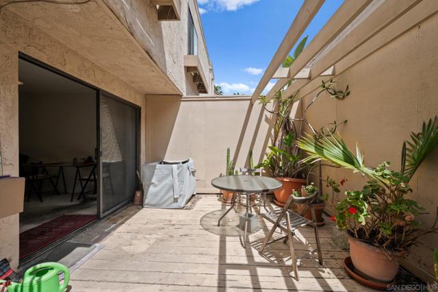 3252 Via Marin, La Jolla CA: https://media.crmls.org/mediaz/6406ac4b-06c4-43e4-b3ad-e9ba5feebf66.jpg