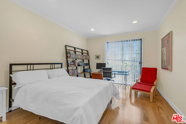 502 San Vicente Boulevard, Santa Monica CA: https://media.crmls.org/mediaz/6406b879-72f9-425f-9120-3af50665ff3d.jpg