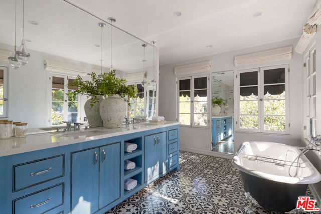 540 Mount Washington Drive, Los Angeles CA: https://media.crmls.org/mediaz/640744fc-b695-4296-ad21-8a7beef82bce.jpg