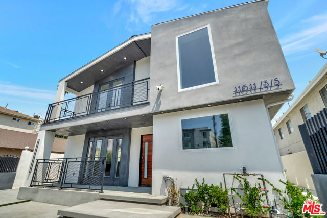 11611 Burbank Boulevard, North Hollywood CA: https://media.crmls.org/mediaz/64076fcb-ce4b-46fa-9583-7942f9c0aa5f.jpg