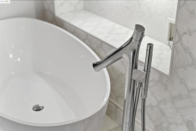 6413 Gwin Ct, Oakland CA: https://media.crmls.org/mediaz/64079934-31ca-4e8b-9915-6af2961264ea.jpg