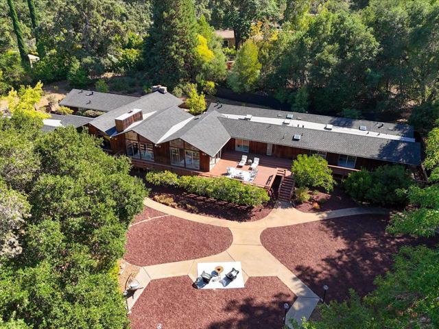 14582 Horseshoe Court, Saratoga CA: https://media.crmls.org/mediaz/6407b79e-96bf-4068-a706-db16a5537855.jpg