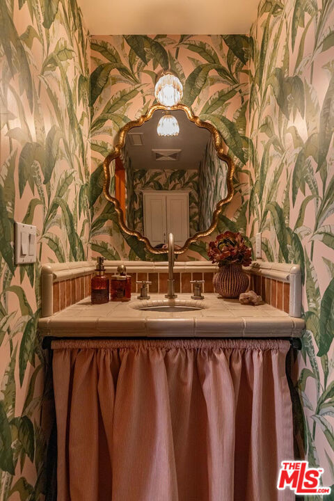 202 Canada Street, Ojai CA: https://media.crmls.org/mediaz/6407db1a-7245-4b98-9549-30073df964b3.jpg