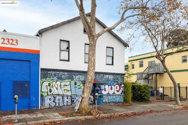 2331 San Pablo Ave, Berkeley CA: https://media.crmls.org/mediaz/6407ee5e-9322-4f2f-9246-dbba19e97d47.jpg