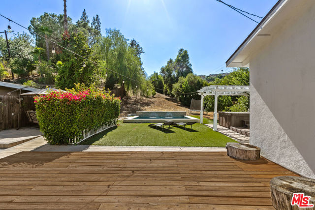 4949 San Feliciano Drive, Woodland Hills CA: https://media.crmls.org/mediaz/64084629-4f90-48ca-a2a2-1b0af3095525.jpg