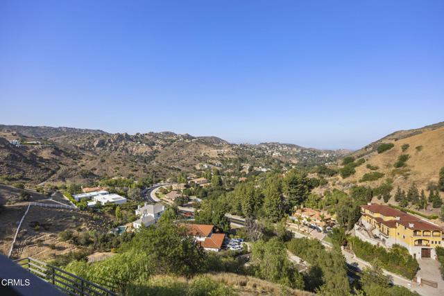 40 Saddlebow Road, Bell Canyon CA: https://media.crmls.org/mediaz/640852db-0cbb-4ed9-8df8-823fc55a1e26.jpg