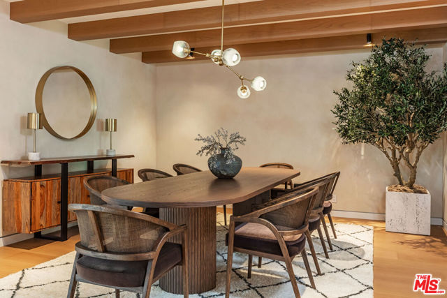365 Norcroft Avenue, Los Angeles CA: https://media.crmls.org/mediaz/6408cf2b-b6f5-48ed-bee0-1264d8a786d8.jpg